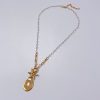 collana_piastrina_fiore_1_quadrato_f209fca3-1f50-4ecf-bc6b-f80d7a2cdef0-1 Collana con Piastrina Ovale e Fiore