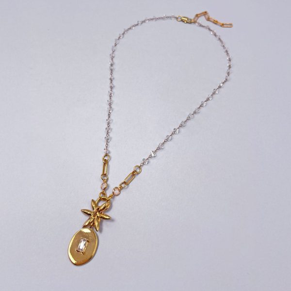 collana_piastrina_fiore_1_quadrato_f209fca3-1f50-4ecf-bc6b-f80d7a2cdef0-1 Collana con Piastrina Ovale e Fiore